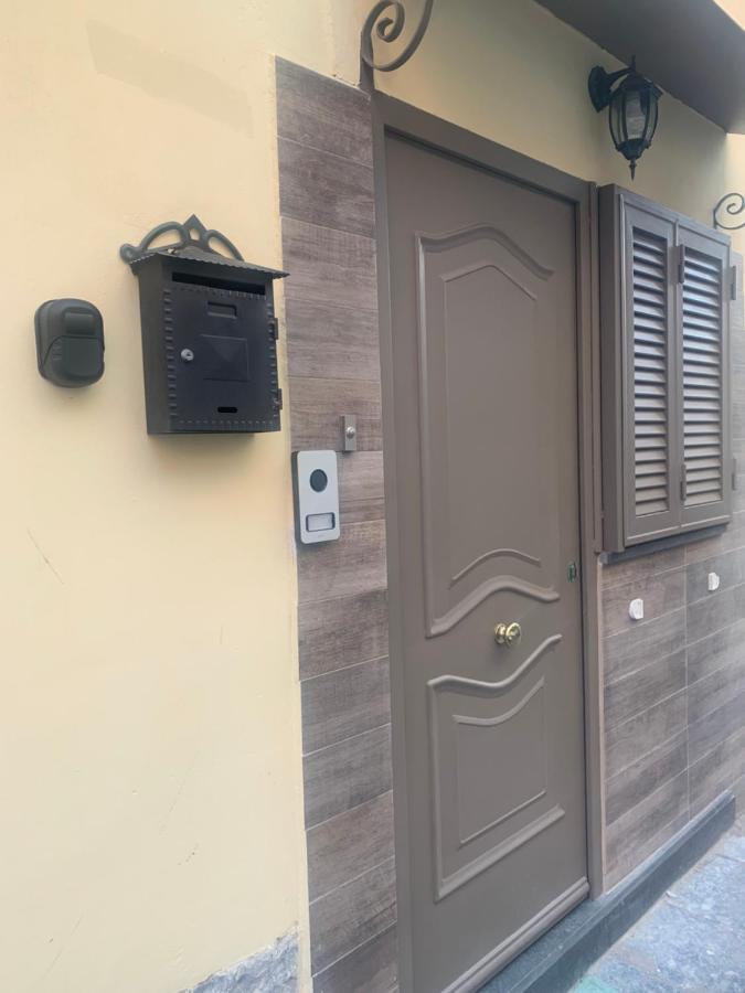 Apartamento The Small House In Nápoles Exterior foto